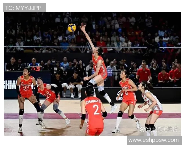 中国女排在与多米尼加女排第三局激战中展现顽强斗志与团队精神